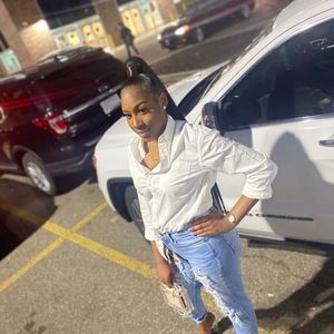 Meet your Posher, Sharra